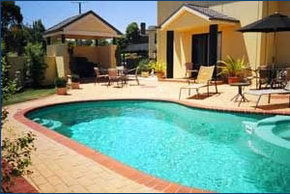 Hopkins House Motel & Apartments - Accommodation Burleigh 0