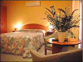 Hopkins House Motel & Apartments - Accommodation Burleigh 4