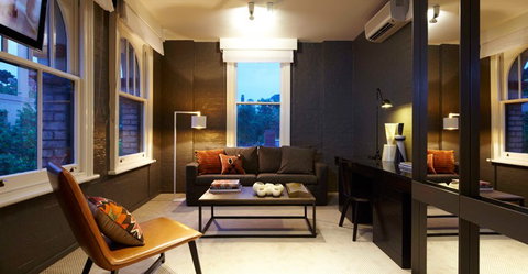 Harbour Rocks Hotel - Accommodation Burleigh 1