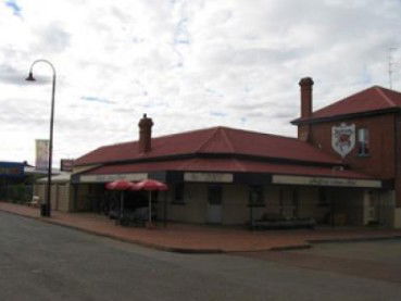 Bedford Arms Hotel - Accommodation Burleigh 0