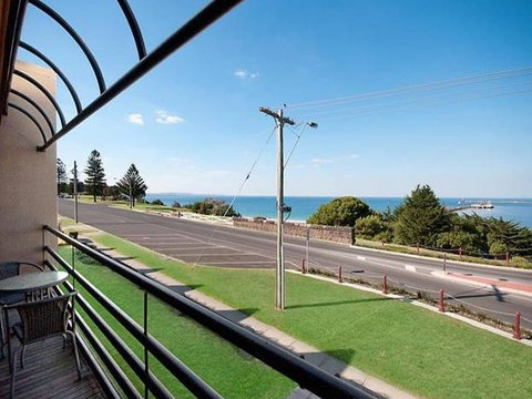 Centreport Units - Accommodation Burleigh 1