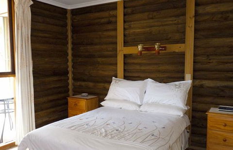 Emu Holiday Park - Accommodation Burleigh 4