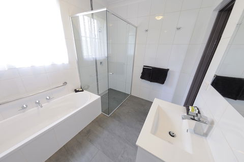 Greenvale Holiday Units - Accommodation Burleigh 3