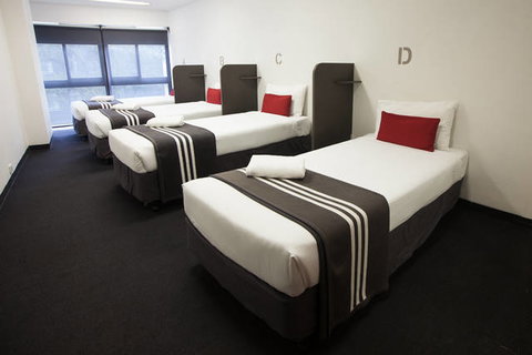 Y Hotel Hyde Park - Accommodation Burleigh 3