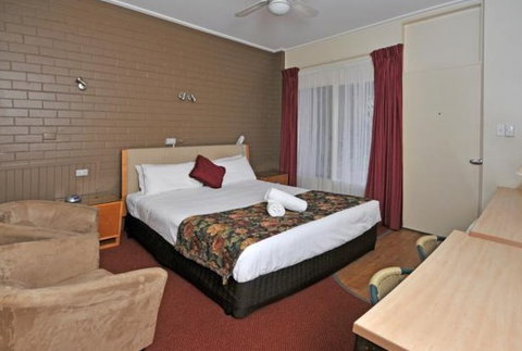 The Elm Motel - Accommodation Burleigh 5