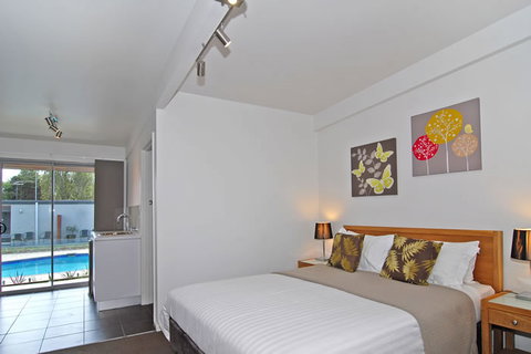 Ocean Grove Motor Inn - Accommodation Burleigh 2