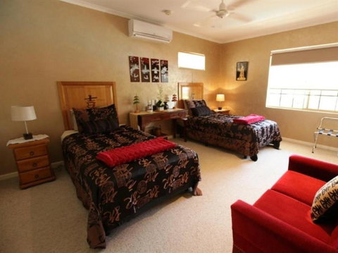 Armadale Cottage B And B - Accommodation Burleigh 1