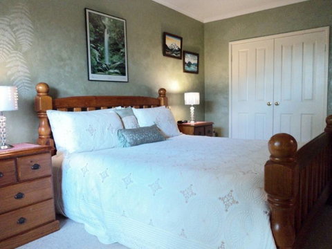 Armadale Cottage B And B - Accommodation Burleigh 5