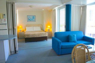 Santa Anne By The Sea - Accommodation Burleigh 6
