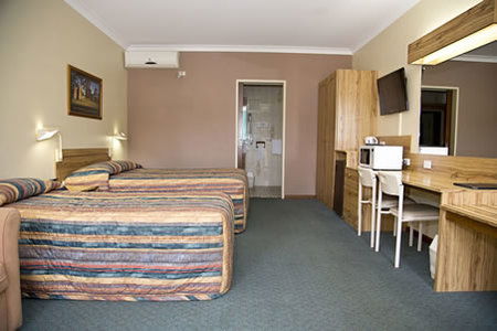 Cumberland Motor Inn - Accommodation Burleigh 5