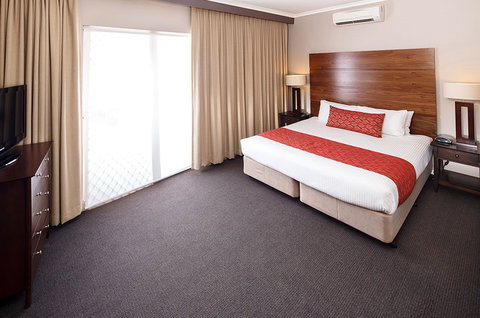 Quality Hotel Dickson - Accommodation Burleigh 2