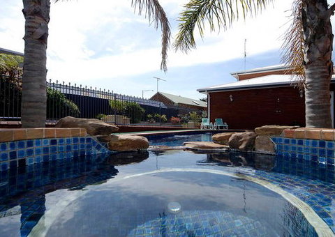 Comfort Inn The International - Accommodation Burleigh 1