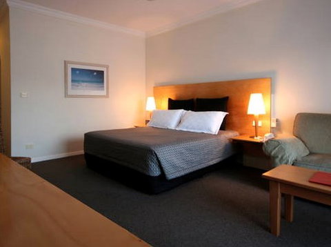 Comfort Inn The International - Accommodation Burleigh 2