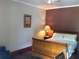 Daintree Manor - Accommodation Burleigh 1