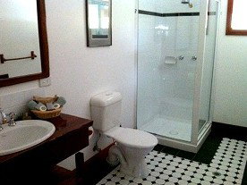 Daintree Manor - Accommodation Burleigh 2