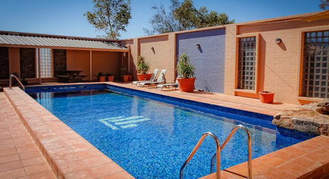 Desert Cave Hotel - Accommodation Burleigh 0