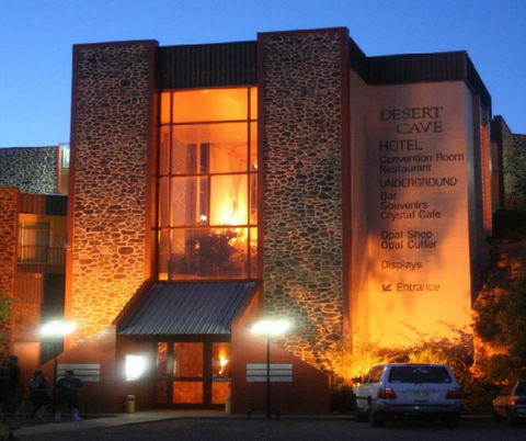 Desert Cave Hotel - Accommodation Burleigh 1