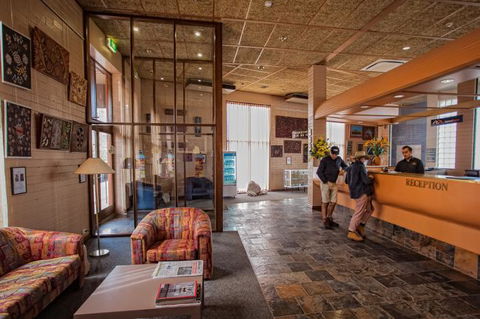 Desert Cave Hotel - Accommodation Burleigh 4