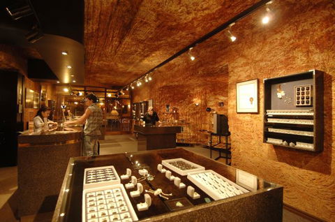 Desert Cave Hotel - Accommodation Burleigh 6