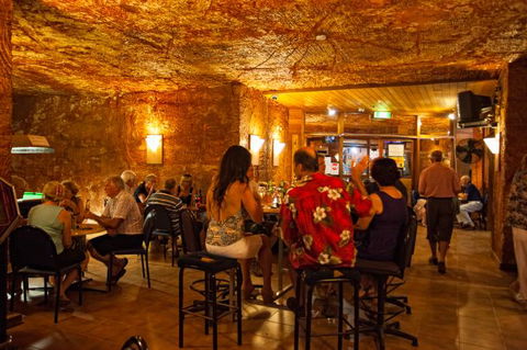 Desert Cave Hotel - Accommodation Burleigh 7