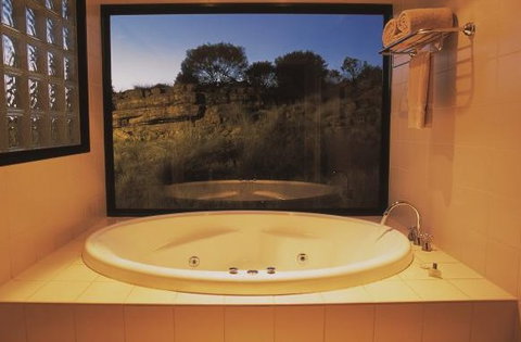 Kings Canyon Resort - Accommodation Burleigh 3