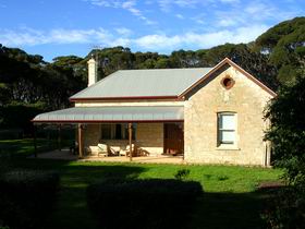 Dudley Villa - Accommodation Burleigh 0