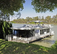 Moving Waters Self Contained Moored Houseboat - Accommodation Burleigh