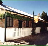 Devonshire House - Accommodation Burleigh