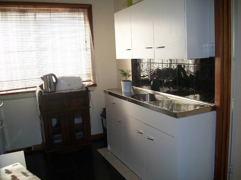 Beachside Apartment - Hove - Accommodation Burleigh 1