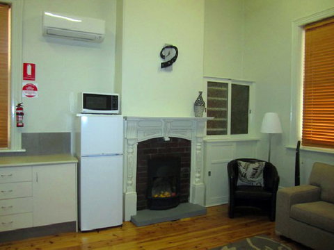 Clydesdale Cottage B&B - Accommodation Burleigh 2