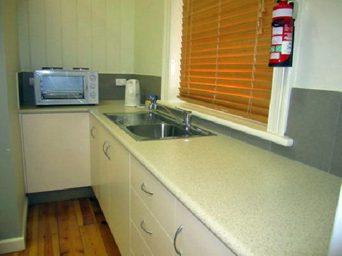 Clydesdale Cottage B&B - Accommodation Burleigh 3