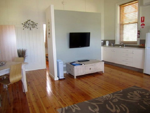Clydesdale Cottage B&B - Accommodation Burleigh 5