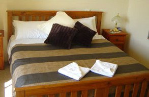 Riverfront Retreat - Accommodation Burleigh 4