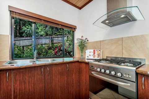 Platypus Springs Rainforest Retreat - Accommodation Burleigh 13