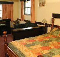 Olde Tudor Hotel - Accommodation Burleigh