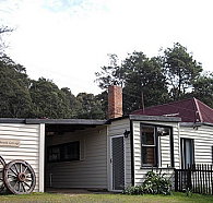 Glenbrook House and Cottage - Accommodation Burleigh