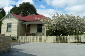 McIntosh Cottages - Accommodation Burleigh 0