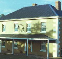 Wilmot Arms Inn - Accommodation Burleigh