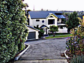 Blackstone Heights TAS Accommodation Burleigh
