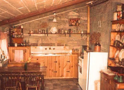 Colonial Cottages Of Ross - Historic Hudson Cottage - Accommodation Burleigh 4