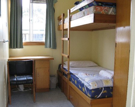 Strahan Backpackers YHA - Accommodation Burleigh 2