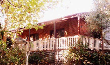 Old England Accommodation - Accommodation Burleigh 4