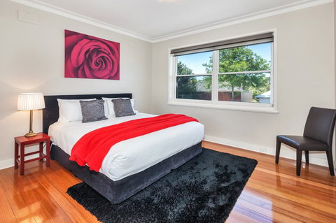 Lake Wendouree Luxury Apartments - Accommodation Burleigh 5