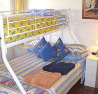 Calm Waters Waterfront Cottages - Accommodation Burleigh