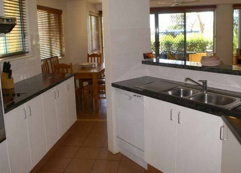 Airy Surfside Unit - Accommodation Burleigh 3