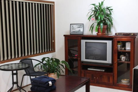 Mansfield By The Lake - Accommodation Burleigh 2