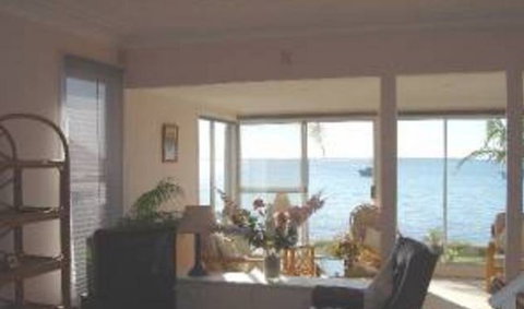 8 Seaview Crescent - Accommodation Burleigh 2