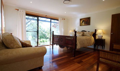 Cicada Country House - Accommodation Burleigh 3
