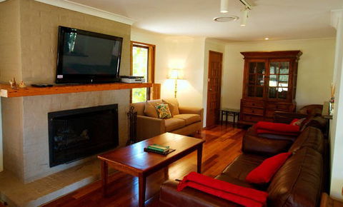 Cicada Country House - Accommodation Burleigh 4