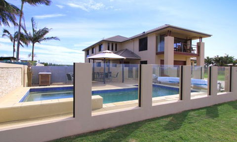 Ocean Paradise Holiday House - Accommodation Burleigh 5